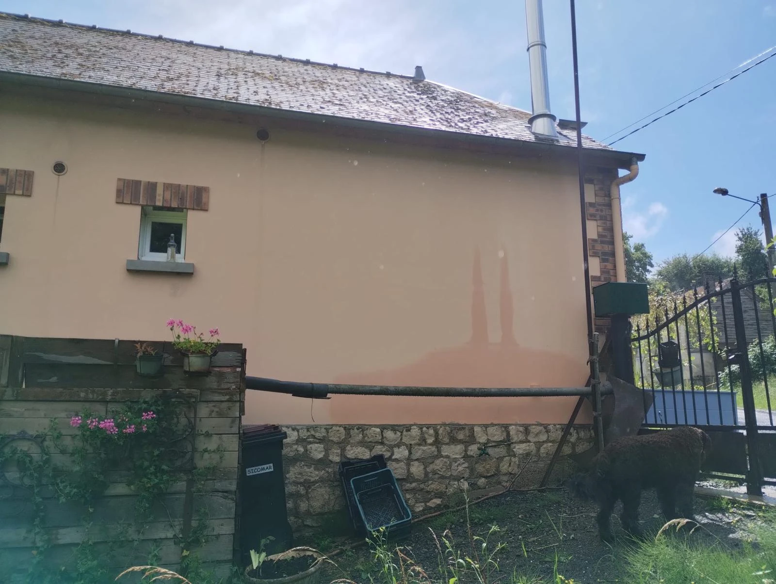 Avant : façade sans ouverture
